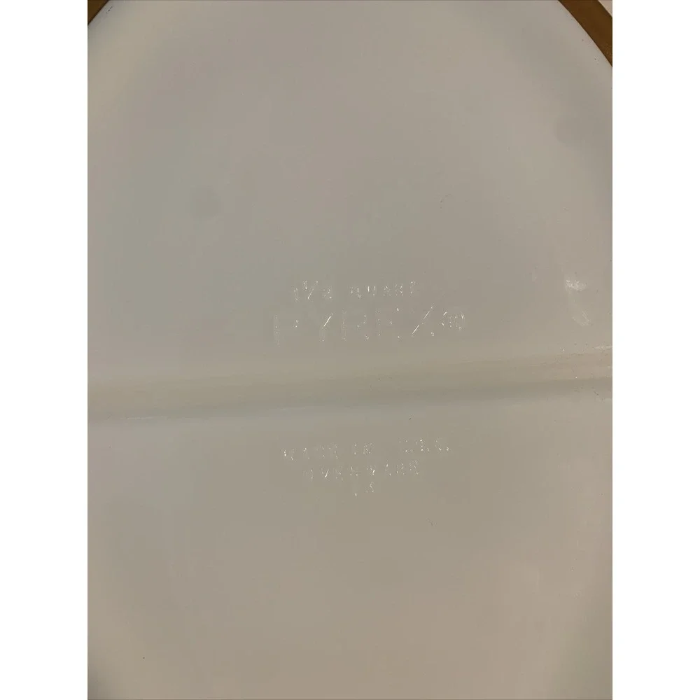Pyrex vintage divided